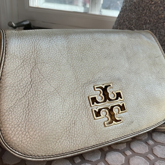 Tory Burch light gold logo clutch - Picture 8 of 9
